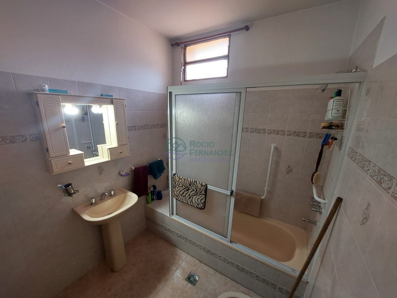 CASA EN VENTA CENTRO DE SANTA ROSA DE CALAMUCHITA- IDEAL PROYECTO COMERCIAL