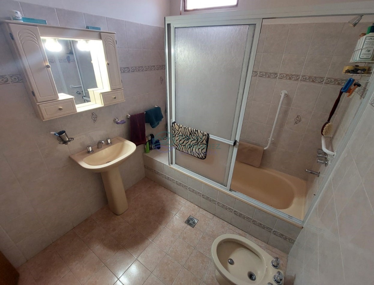 CASA EN VENTA CENTRO DE SANTA ROSA DE CALAMUCHITA- IDEAL PROYECTO COMERCIAL